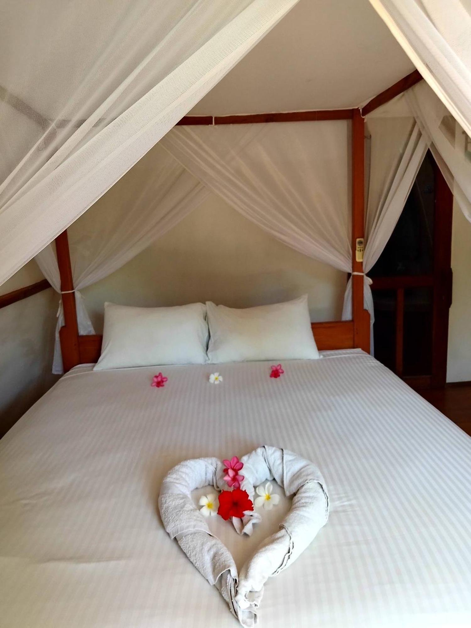 We'Be Cottages Gili Meno Room photo