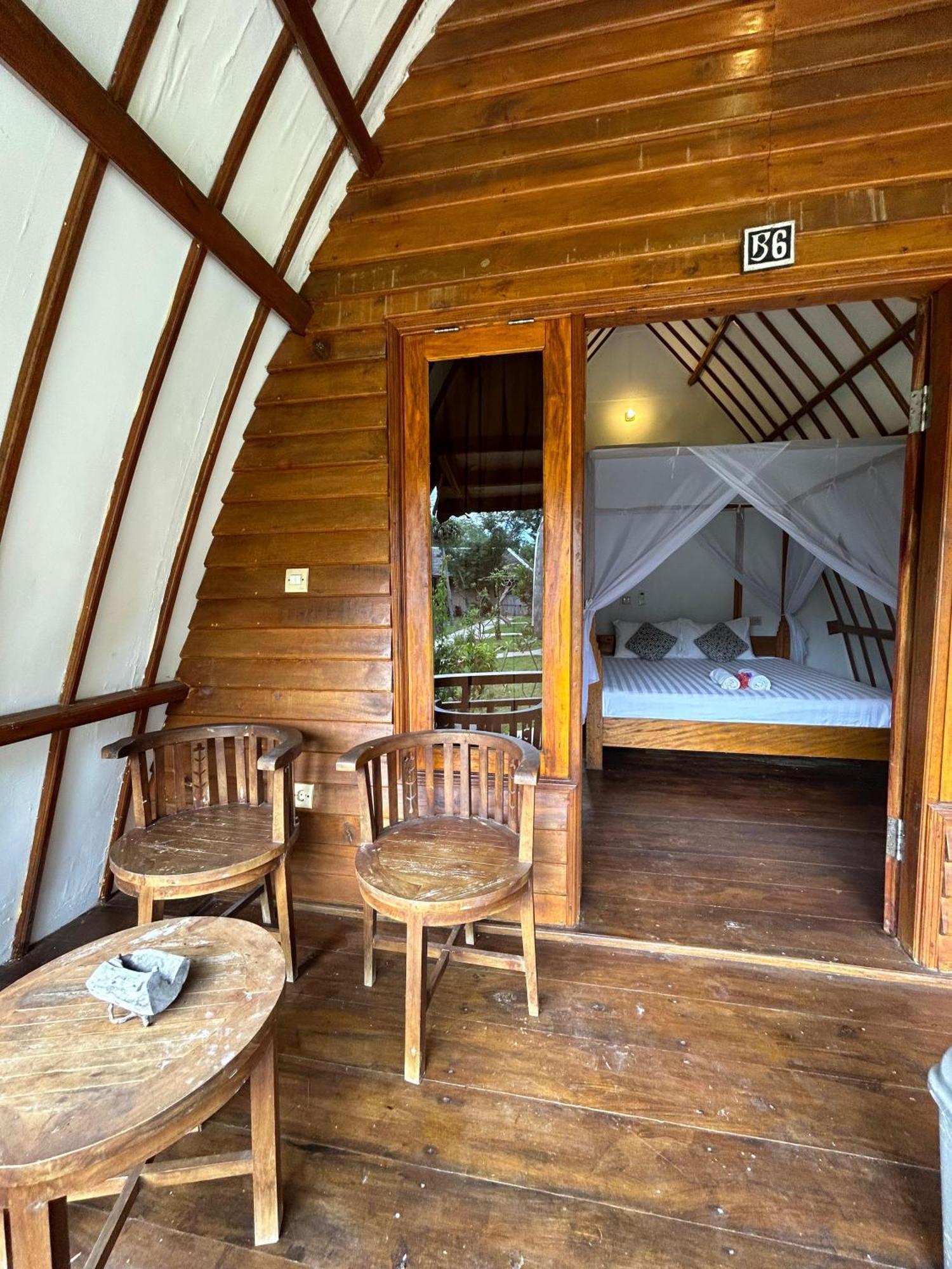 We'Be Cottages Gili Meno Room photo