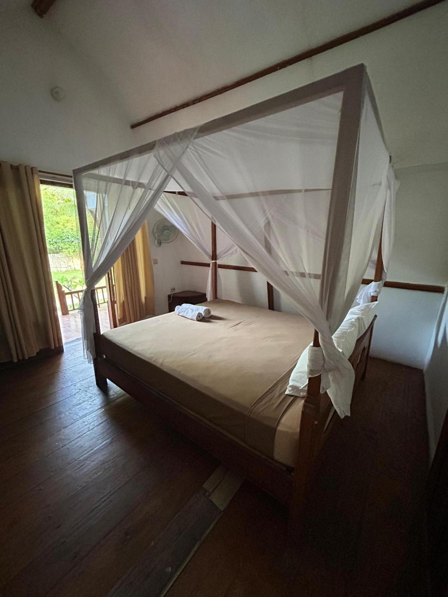 We'Be Cottages Gili Meno Room photo